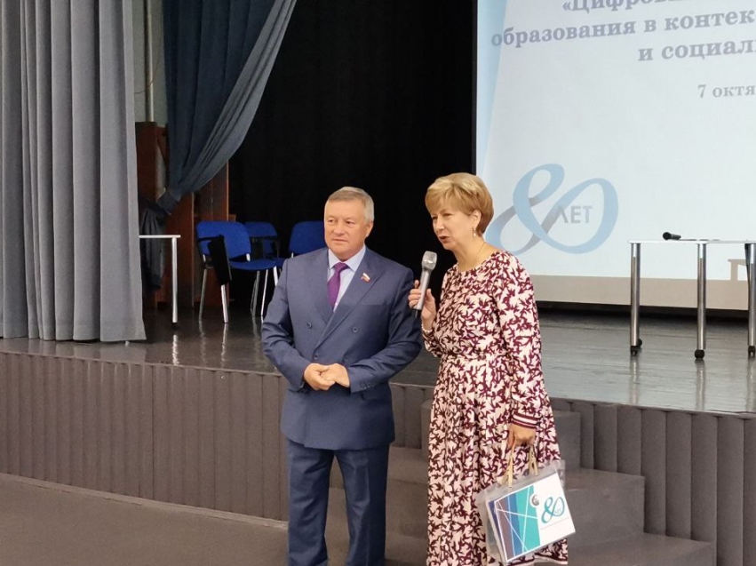 Читинский педагогический колледж презентовал книгу, посвященную 80-летнему юбилею